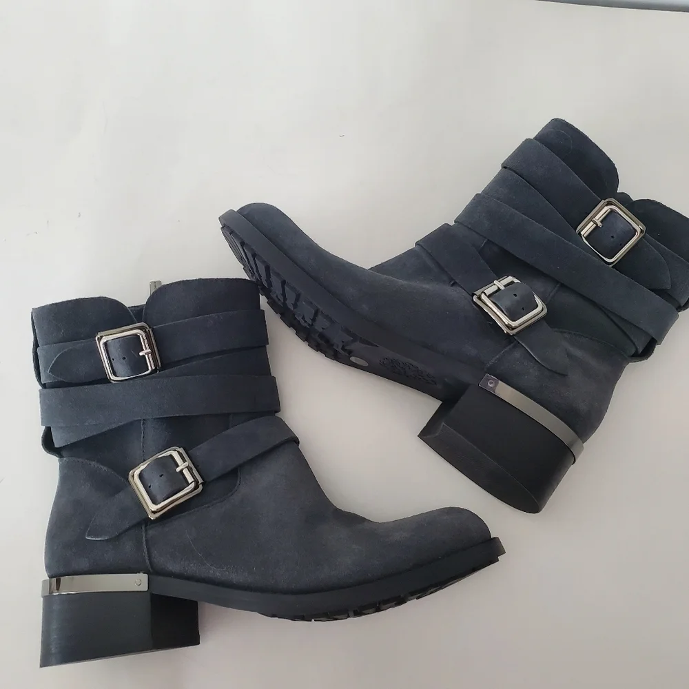 VINCE CAMUTO 7.5 WEBEY Dk Gray Suede Moto Boots Silver Buckle Strap Grunge Goth - Picture 16 of 16